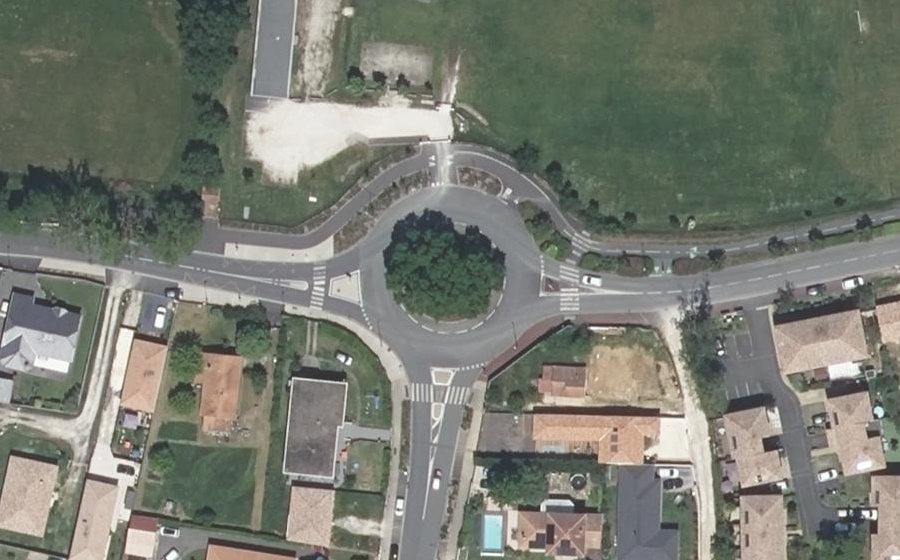 Vue aérienne du Rond-point anonyme n°25852053