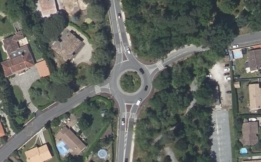 Vue aérienne du Rond-point anonyme n°25852436