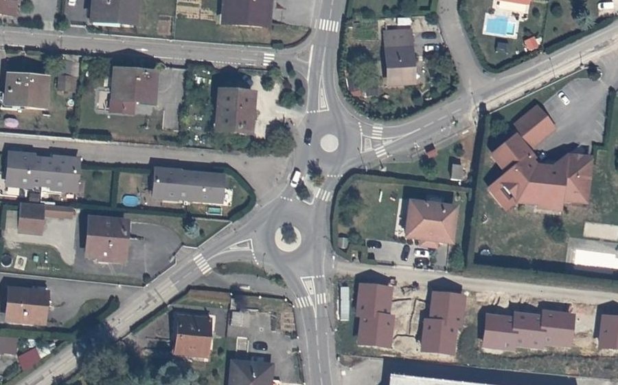 Vue aérienne du Rond-point anonyme n°258566054