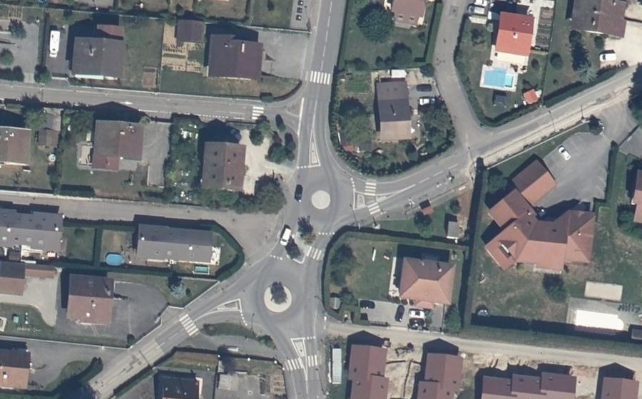 Vue aérienne du Rond-point anonyme n°258566072