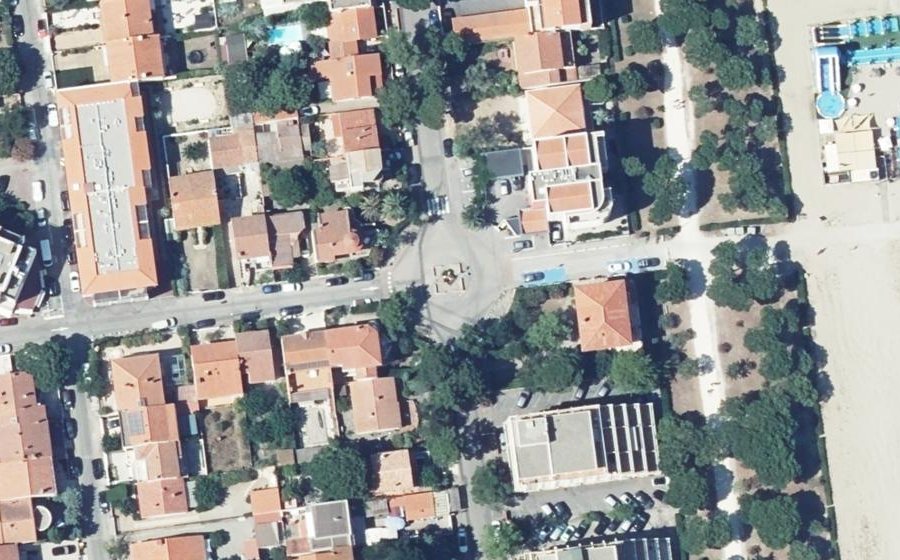 Vue aérienne du Rond-point anonyme n°25857697
