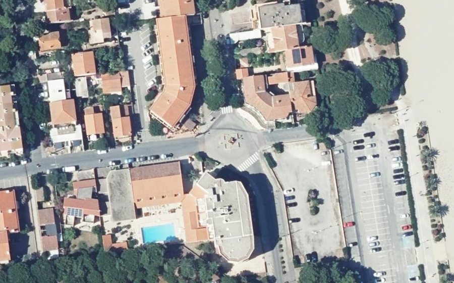 Vue aérienne du Rond-point anonyme n°25857699