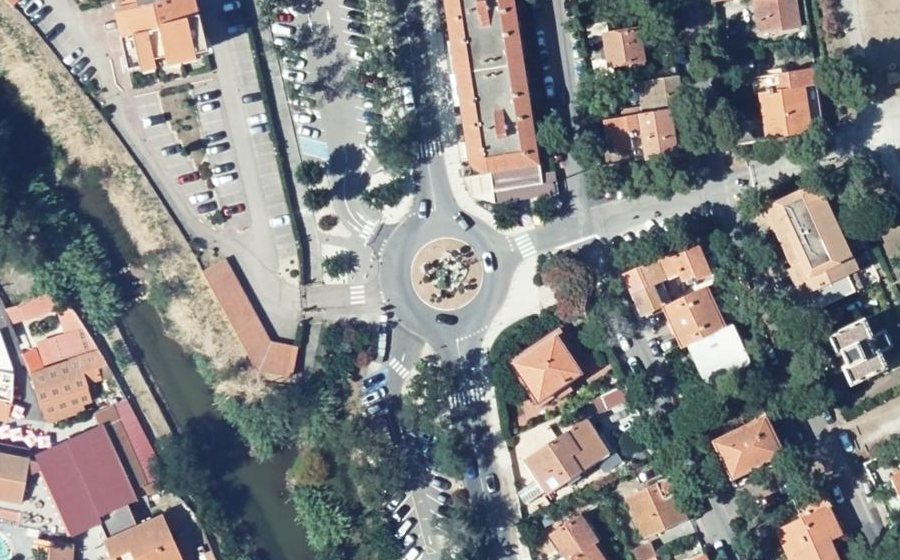 Vue aérienne du Rond-point anonyme n°25857727