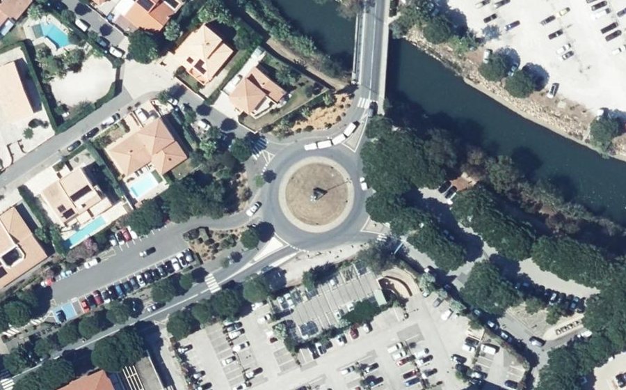 Vue aérienne du Rond-point anonyme n°25859404