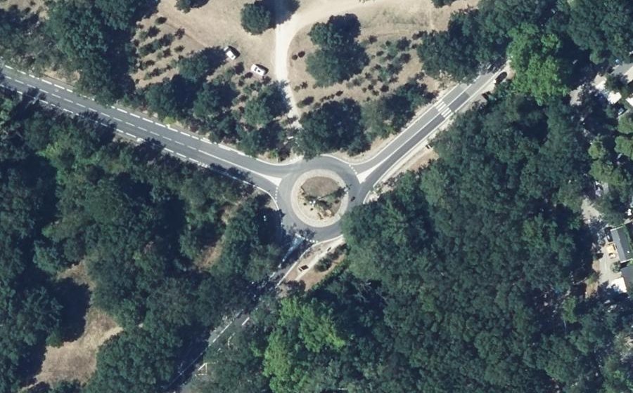 Vue aérienne du Rond-point anonyme n°25859407