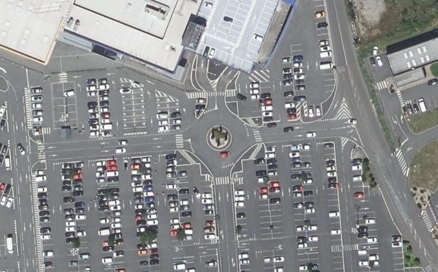 Vue aérienne du Rond-point anonyme n°25860041