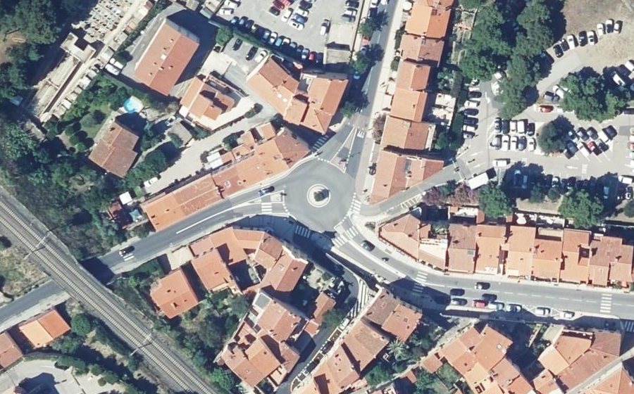 Vue aérienne du Rond-point anonyme n°25863226
