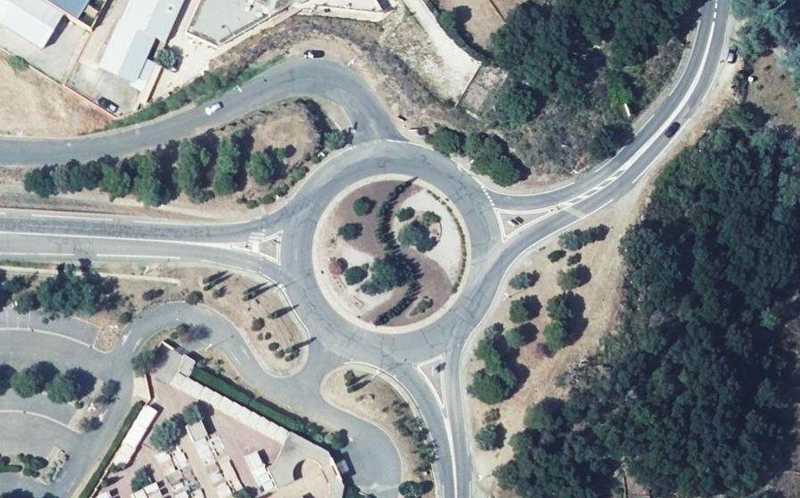 Vue aérienne du Rond-point anonyme n°25863355