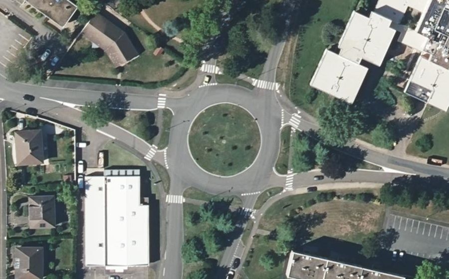 Vue aérienne du Rond-point anonyme n°25866414