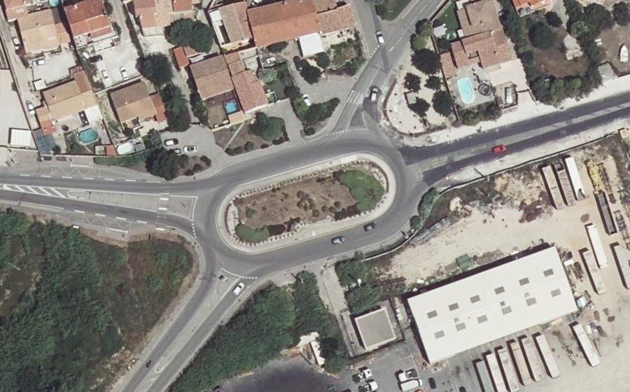 Vue aérienne du Rond-point anonyme n°25868093