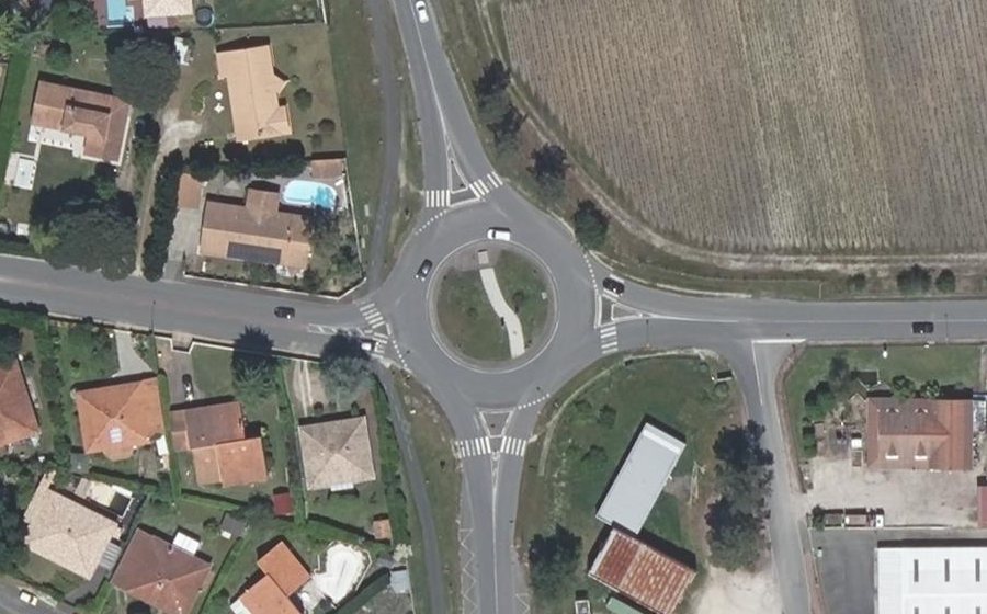 Vue aérienne du Rond-point anonyme n°25871188