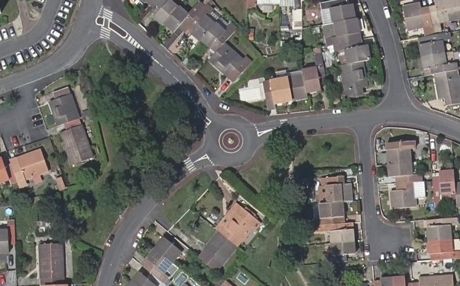 Vue aérienne du Rond-point anonyme n°25871366