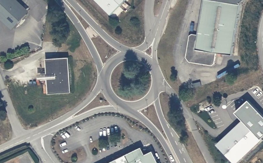 Vue aérienne du Rond-point anonyme n°25874453