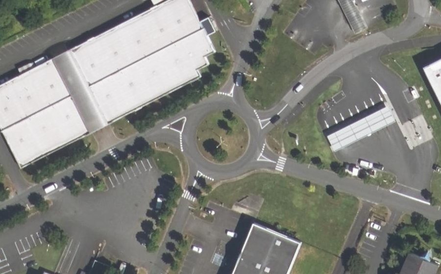Vue aérienne du Rond-point anonyme n°25874519