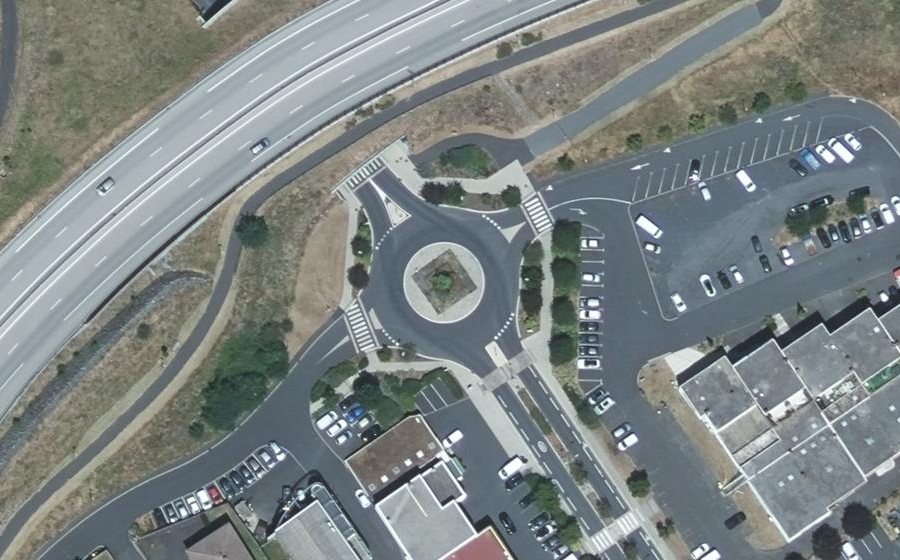 Vue aérienne du Rond-point anonyme n°258751862