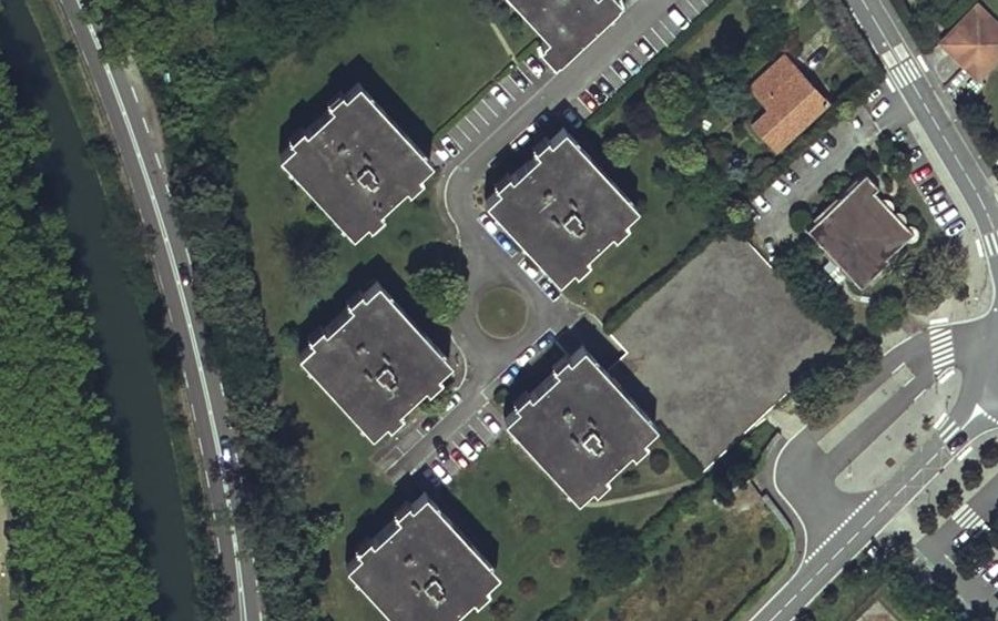 Vue aérienne du Rond-point anonyme n°258754271