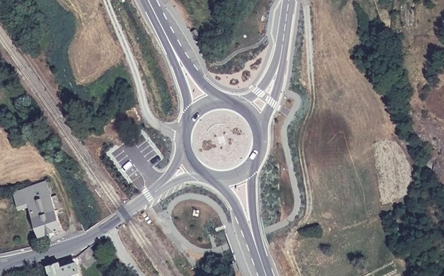 Vue aérienne du Rond-point anonyme n°25882862