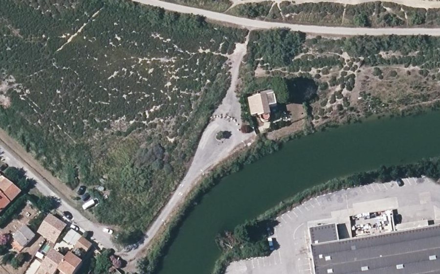 Vue aérienne du Rond-point anonyme n°25884644