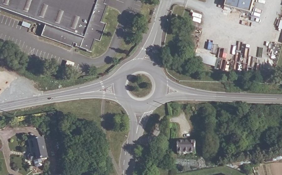 Vue aérienne du Rond-point anonyme n°258866688