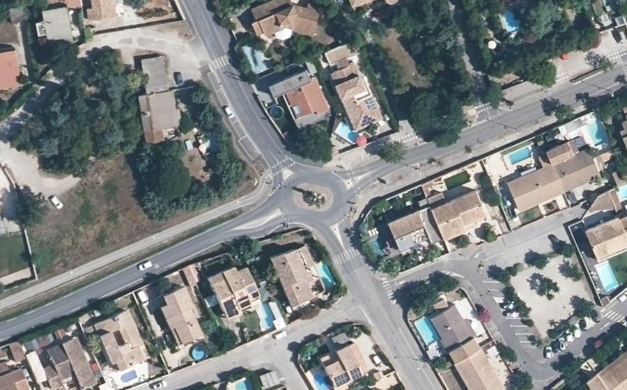 Vue aérienne du Rond-point anonyme n°25889633