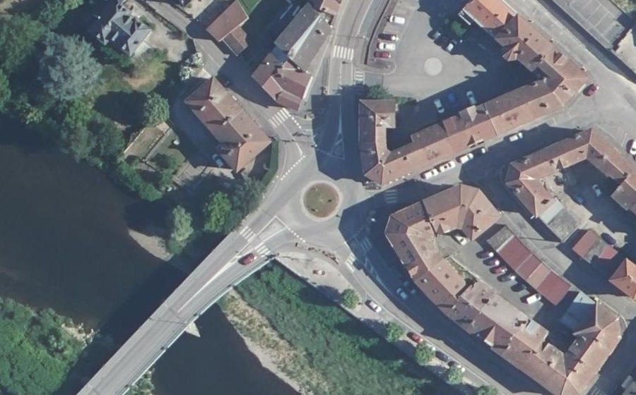 Vue aérienne du Rond-point anonyme n°25889804