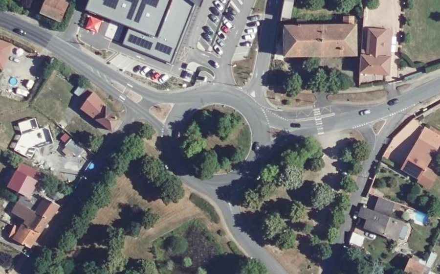Vue aérienne du Rond-point anonyme n°25891264