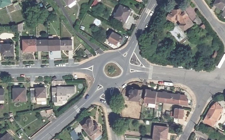 Vue aérienne du Rond-point anonyme n°25891271