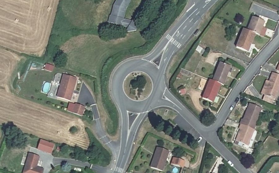 Vue aérienne du Rond-point anonyme n°25891284