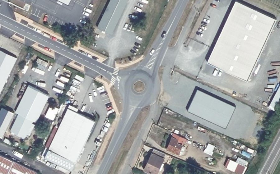 Vue aérienne du Rond-point anonyme n°25891287