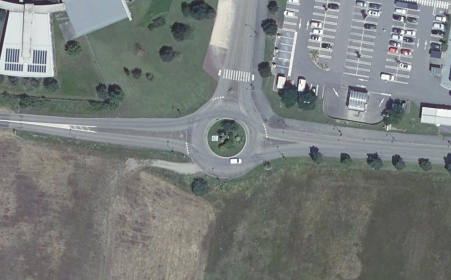 Vue aérienne du Rond-point anonyme n°25891671