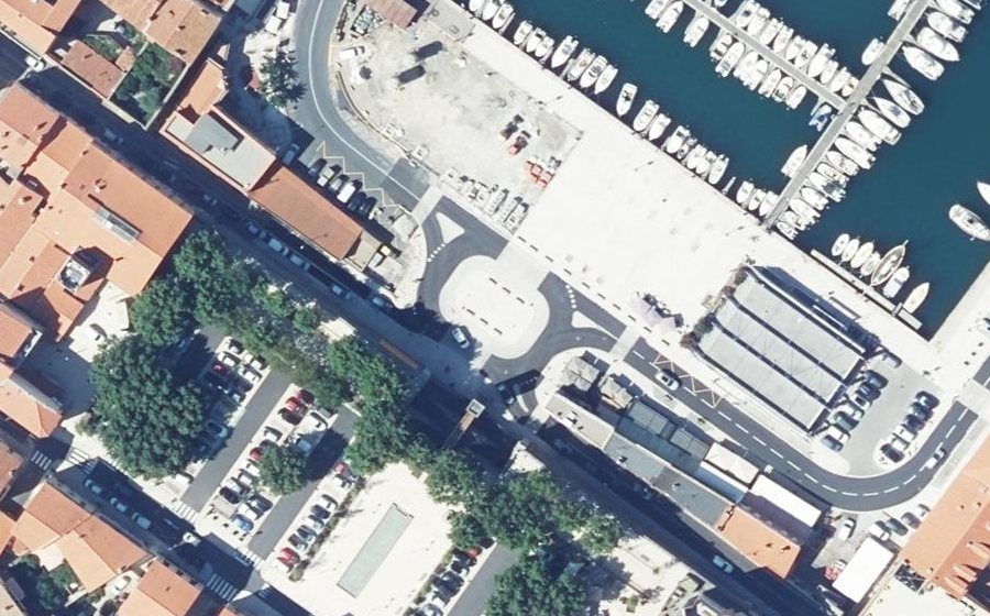 Vue aérienne du Rond-point anonyme n°25892199