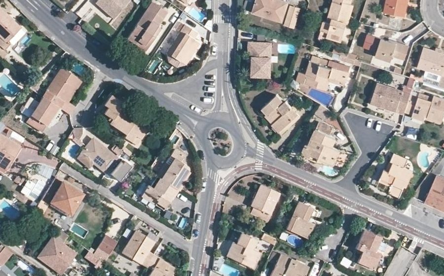 Vue aérienne du Rond-point anonyme n°25892551