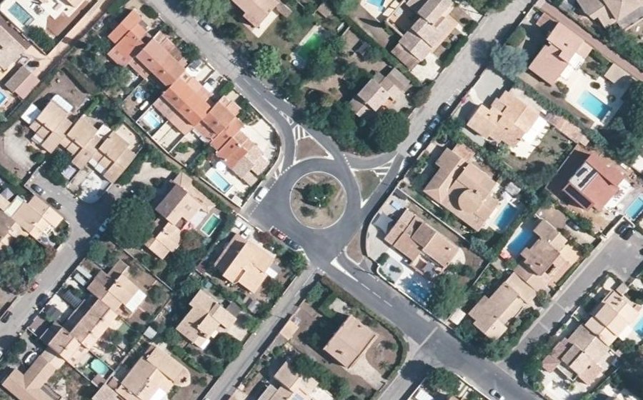 Vue aérienne du Rond-point anonyme n°25892815