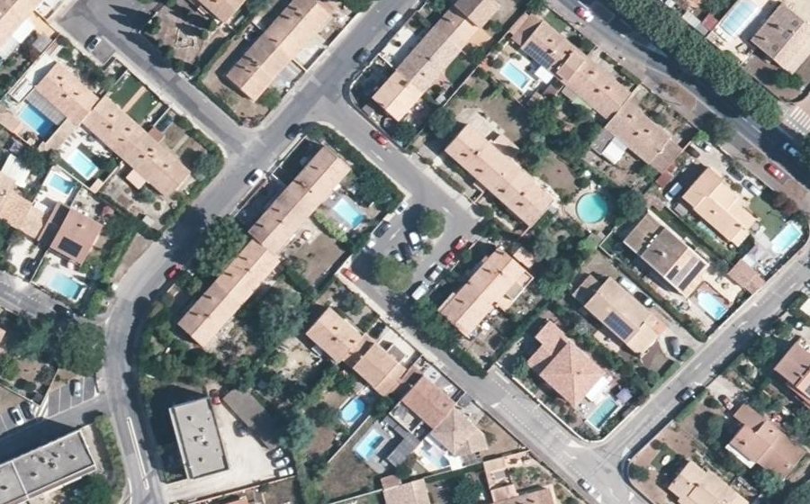 Vue aérienne du Rond-point anonyme n°25892871