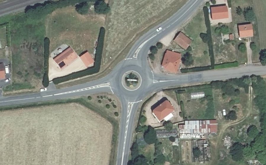 Vue aérienne du Rond-point anonyme n°25893646