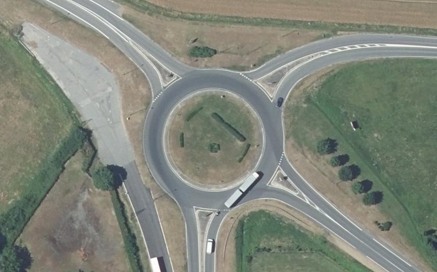Vue aérienne du Rond-point anonyme n°25893655