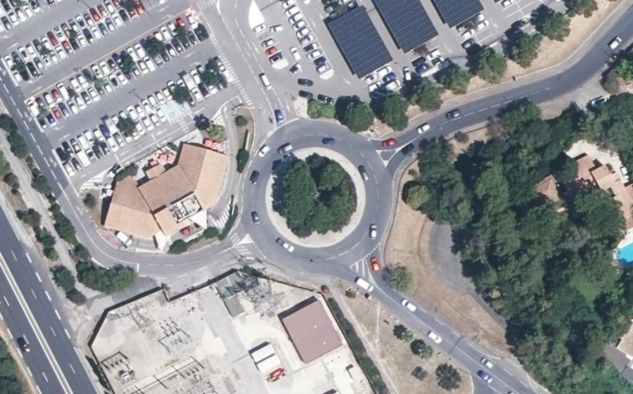 Vue aérienne du Rond-point anonyme n°25893910