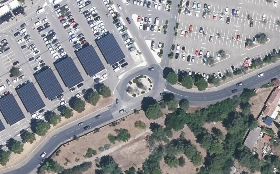 Vue aérienne du Rond-point anonyme n°25893917