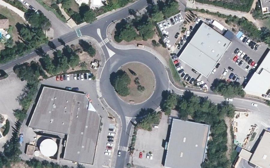 Vue aérienne du Rond-point anonyme n°25893935