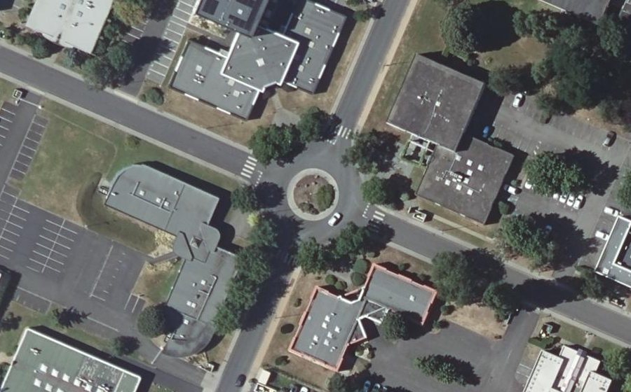Vue aérienne du Rond-point anonyme n°25894211
