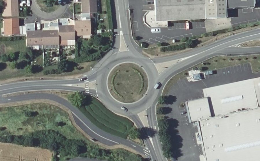 Vue aérienne du Rond-point anonyme n°25894223
