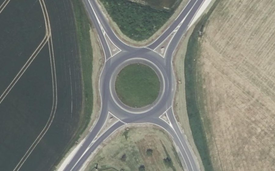 Vue aérienne du Rond-point anonyme n°25894348