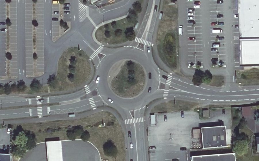 Vue aérienne du Rond-point anonyme n°25896009