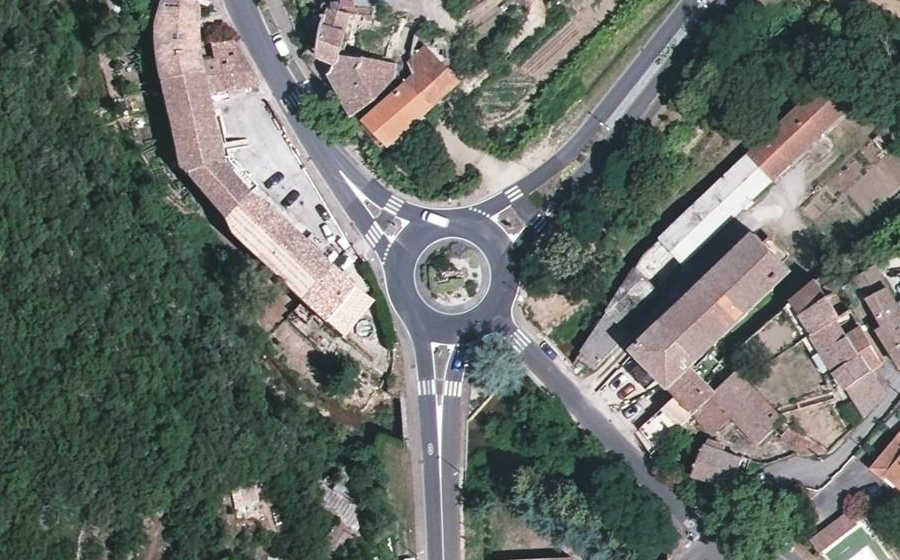 Vue aérienne du Rond-point anonyme n°25899663