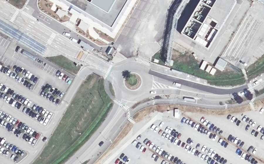 Vue aérienne du Rond-point anonyme n°25899781