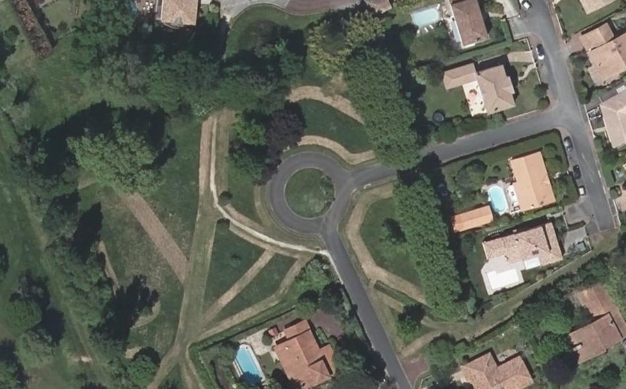 Vue aérienne du Rond-point anonyme n°25900052