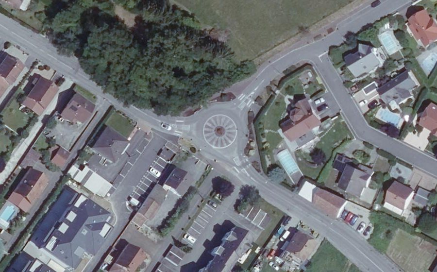 Vue aérienne du Rond-point anonyme n°25904033
