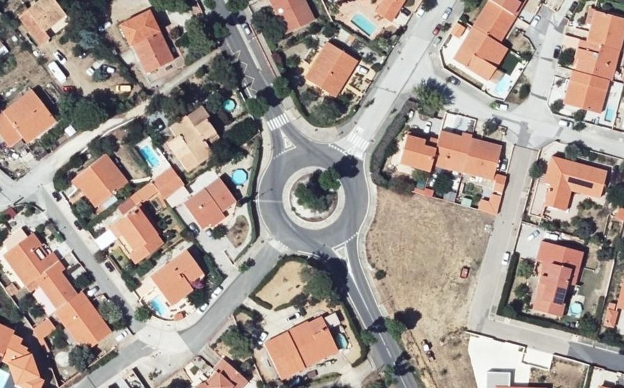 Vue aérienne du Rond-point anonyme n°25904517