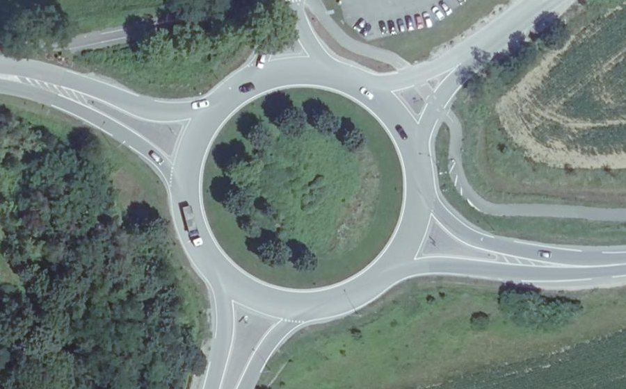 Vue aérienne du Rond-point anonyme n°25904576