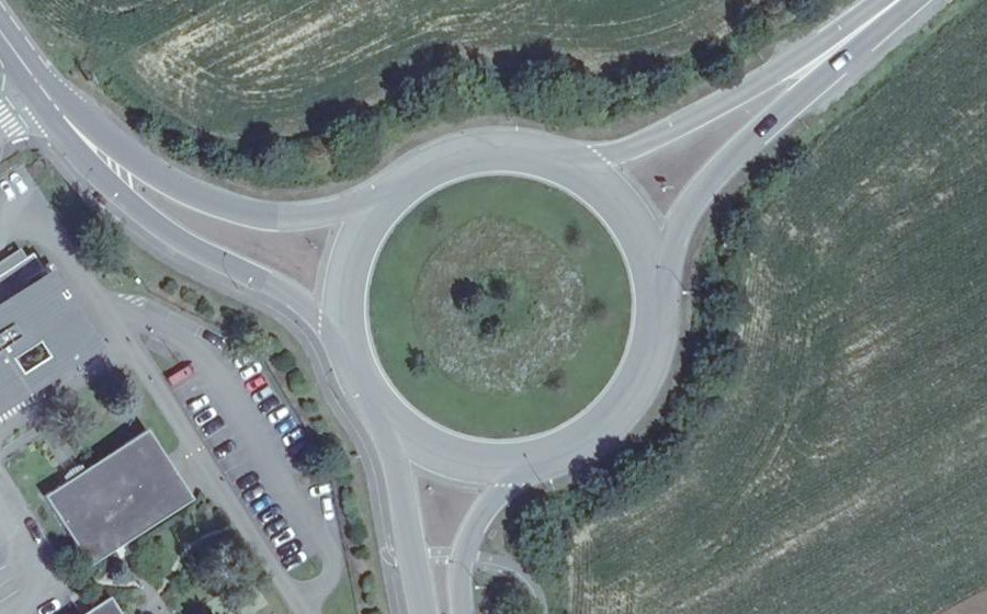Vue aérienne du Rond-point anonyme n°25904816